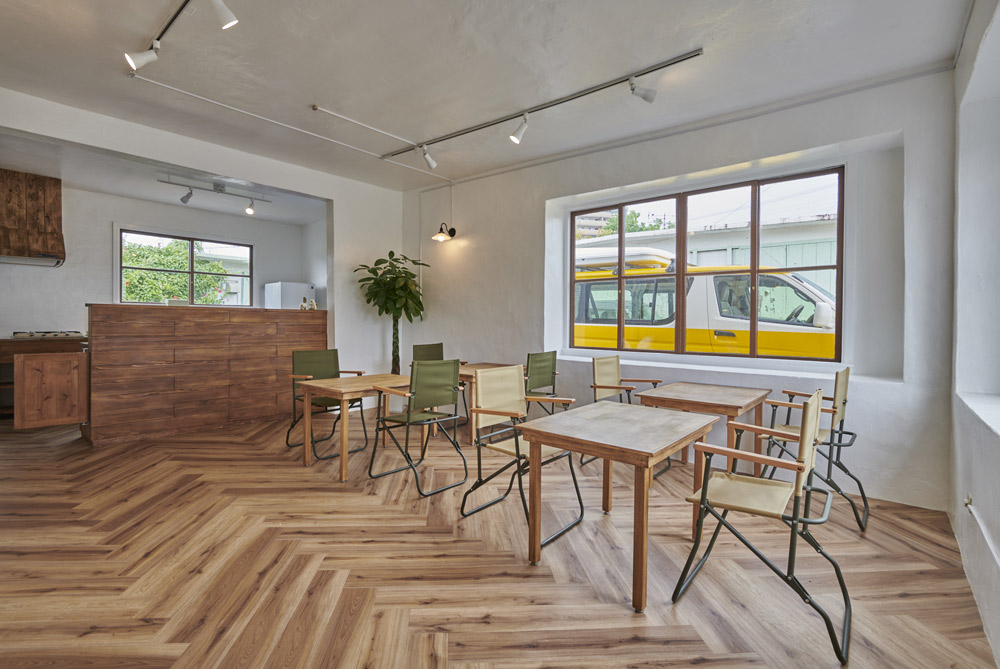 キッチン完備の広くお洒落なメインルーム