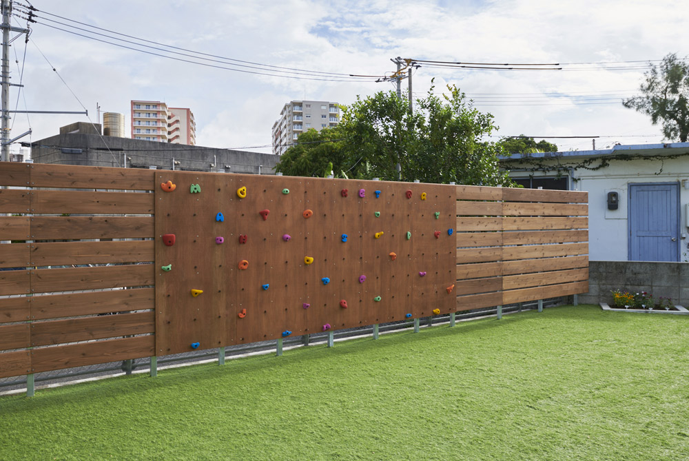 キッズ用のボルダリングスペース